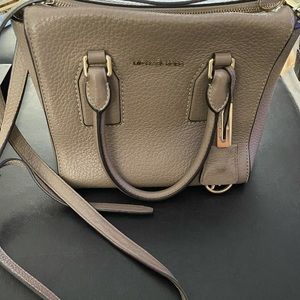 Michael kors crossbody bucket bag💕